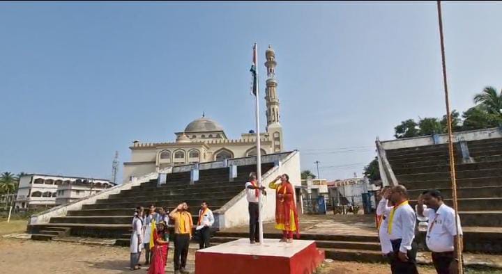 ಕನ್ನಡನಾಡು  ಕವಿಗಳ ಬಿಡು,   ಕಲೆ   ಸಂಸ್ಕೃತಿಗಳ, ನೆಲೆಬಿಡು , ಡಾ! ನಯನಾ ಎನ್