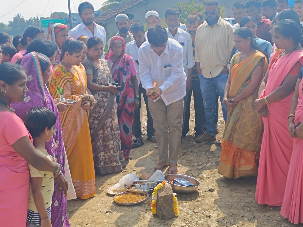 ಜನಪ್ರಿಯ ಶಾಸಕರಿಂದ ನೂತನ ಅಂಗನವಾಡಿಗೆ ಭೂಮಿ ಪೂಜೆ